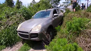 Offroad Porsche Cayenne and Jeep Wranglers