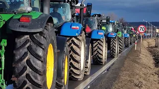 24.01.2024. / Protest rolników na drodze krajowej nr 5, na odcinku Strzegom-Dobromierz