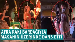 Afra Saraçoğlu Rakı Bağdağı Kafasında Kalça Dans Etti-Mert Şaşkına Döndü