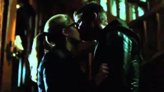 Olicity 2x23 DELETED KISS SCENE