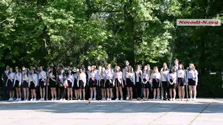 Видео Новости-N: Выпускники школы №3 спели песню мамам