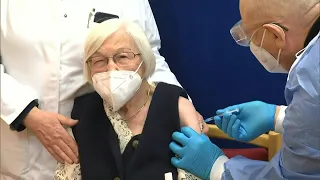 101-Jährige bekommt erste Corona-Impfung in Berlin | AFP