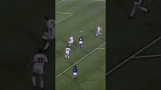 The BEST World Cup goal of Roberto Baggio 🇮🇹! - Italy 🇮🇹 vs Czechoslovakia 🇨🇿 (1990) | #Shorts