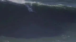 Alex Botelho - Nazaré big paddle wave