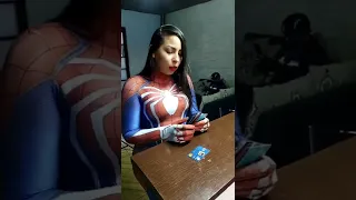 VIDA DA HEROÍNA NÃO TÁ FÁCIL! MULHER ARANHA POBRETONA