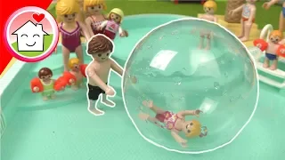 Playmobil Film - Familie Hauser mit Wasserlaufball im Aquapark - Video für Kinder