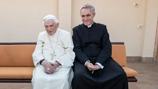 KLEIN BAYERN IM VATICAN: Ein Besuch bei Papst Benedikt XVI. em. (SUBTITULADO EN ESPAÑOL)