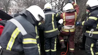 м. Конотоп: рятувальники деблокували 63-х річного водія з понівеченого внаслідок ДТП автомобіля