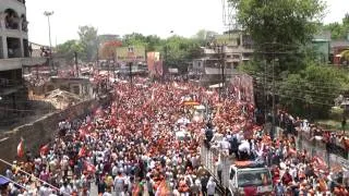 A sea of people accompanies Shri Modi's roadshow in Varanasi