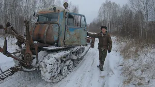 ДТ-75 сила, особенно в умелых руках! Вывоз дров из лесу на гусеничном тракторе...