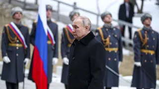 Putin reagiert bei einer Gedenkfeier in Wolgograd auf Panzerlieferung aus Deutschland