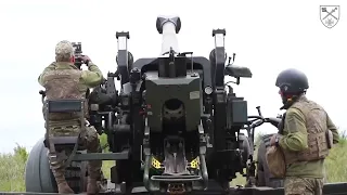 Footage of the fight artillery units, use Italian trailed self-propelled howitzers FH70