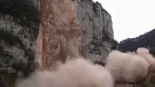 Massive Hill Collapse and Rock Slide!