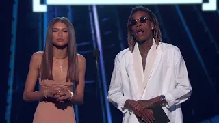 Zendaya and Wiz Khalifa Present Top R&B Song - BBMA 2016