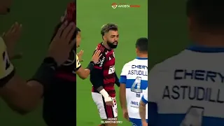 gabigol partindo pra cima de jogador no jogo da libertadores,clima esquentou #shorts #shortsbrasil