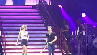 Taylor Swift & Hunter Hayes - I Want Crazy - Red Tour finale (part 1)
