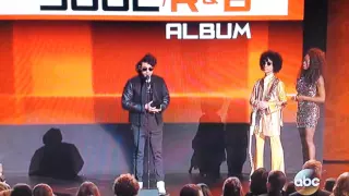 Prince Presents at the American Music Awards