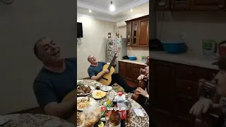 Ильяс Магомедов и весёлая компания друзей. Живая музыка🎤🎼🎹🎶. Хорошая даргинская песня🎶🎤🎵