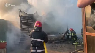 м. Охтирка: приборкуючи пожежу, вогнеборці врятували житловий будинок