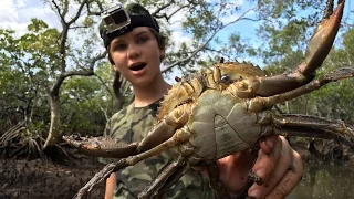 HUGE MUDCRABS Caught BAREHANDED - Catch n Cook! HD