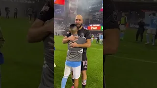 Gonzalo Higuaín was in tears after playing the final game of his career ❤️