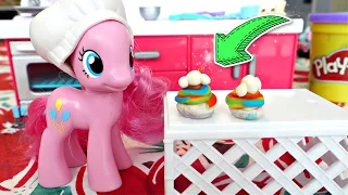 MY LITTLE PONY BAKING WITH PINKIE PIE // TINY FOOD RAINBOW PLAY DOH CUPCAKES! // Mommy Etc