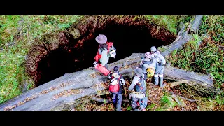 Horror: Group of women trapped in battle for life during cave exploration - The Descent Pt.1