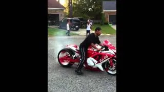 Gsxr Burnout on the Coca Cola Bike