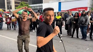 ALEMÃO DA PIZADINHA E O BAILARINO JOÃO CANTANDO MUITO PISEIRO NA AVENIDA PAULISTA CONFIRA