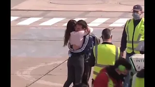 El abrazó de Antonella y Messi