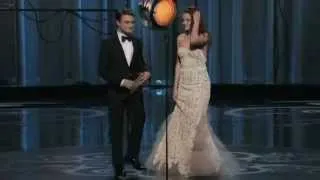 Oscars 2013 Daniel Radcliffe Kristen Stewart Hobbles on Stage harry potter vs. twilight