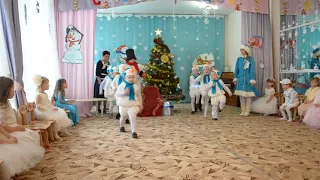 Утренник в саду. Танец  снеговиков❤️🎅