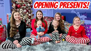 CHRISTMAS MORNING SPECIAL 2021! OPENING PRESENTS!