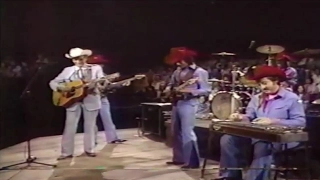 Ernest Tubb And The Texas Troubadours - I'm Walking The Floor Over You 1982