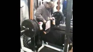 NFL player 415 bench press with bands