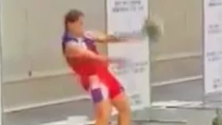 Irina Martynova - 190 reps in snatch with the 24 kg kettlebell at her 17 (!!!)