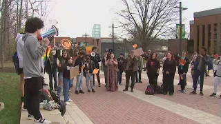 GMU students protest Gov. Youngkin as 2023 commencement speaker | FOX 5 DC