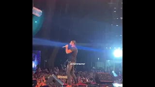 Henrique e Bolha Batera cantando em Florianópolis/SC