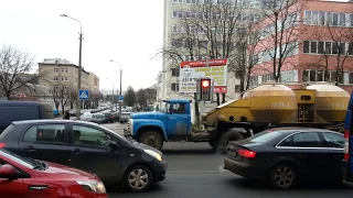 Седельный тягач ЗИЛ-130 с прицепом-цистерной муковозом в Минске 18.12.2013