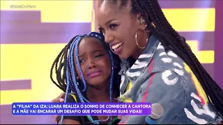 Luara realiza sonho de conhecer a cantora Iza