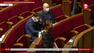 Штовханина, імпічмент Зеленському та відсторонення журналістів Медведчука: у ВР не вщухають скандали