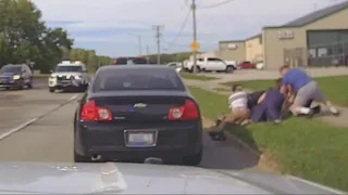 4 Good Samaritans stop to help Willoughby police officer from attack by suspect