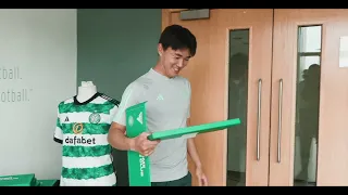 🎥 Watch as the Bhoys received their #FC24 games at Lennoxtown this week 😁
