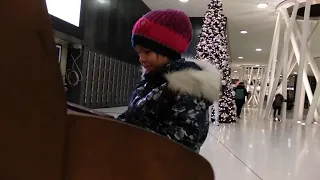 Wuppertal Hbf Klavier Jingle bells 🔔 🎄 Пианино на вокзале. Piano at the train station.