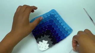 HERMOSO CUADRO A CROCHET PASO A PASO EN GAMA DE AZUL.