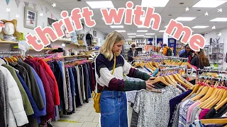 come thrift with me in ENGLAND 🇬🇧 it actually was really good!! + big try on charity shop haul