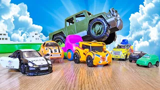 Toy Cars Driving on Their Own and STOP Manually