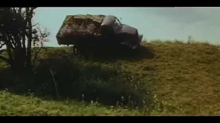 Подарки по телефону (1977) - car chase scene