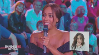 Amel Bent chante "Comme Toi" pour «Symphonique Kids jouent pour + De Vie!»