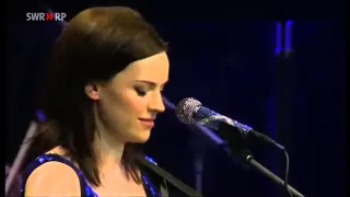 Amy MacDonald - Dancing In The Dark (Orchestral Version)